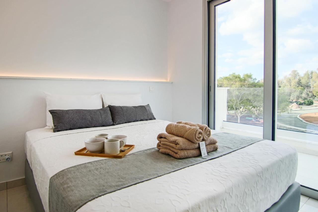 Phaedrus Living - Seaside Executive Flat Harbour 202 Appartement Paphos Buitenkant foto