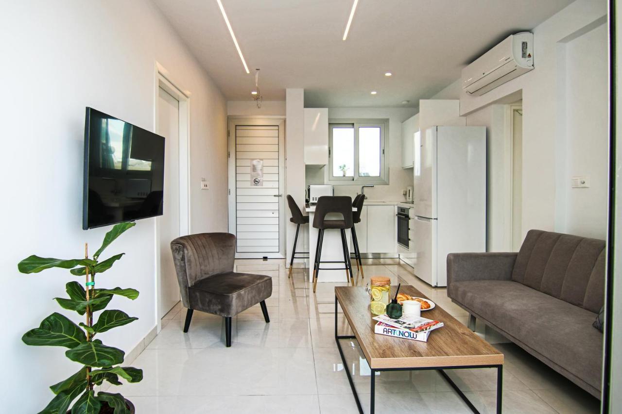 Phaedrus Living - Seaside Executive Flat Harbour 202 Appartement Paphos Buitenkant foto